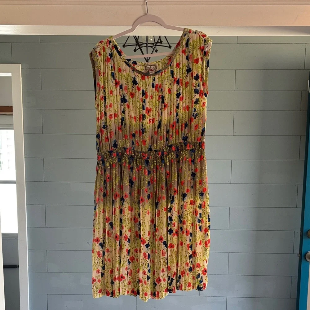 Floral‎ Pleated Mini Dress